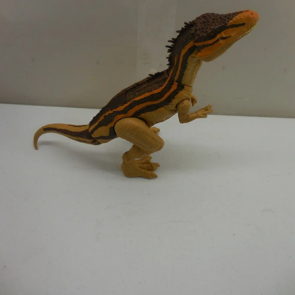 Jurassic World Mattel Roar Attack Metriacanthosaurus Dinosaur Action Figure Tan